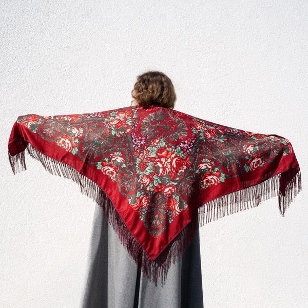Хустинка з півоніями 135х135см &mdash; бордова 3001 фото